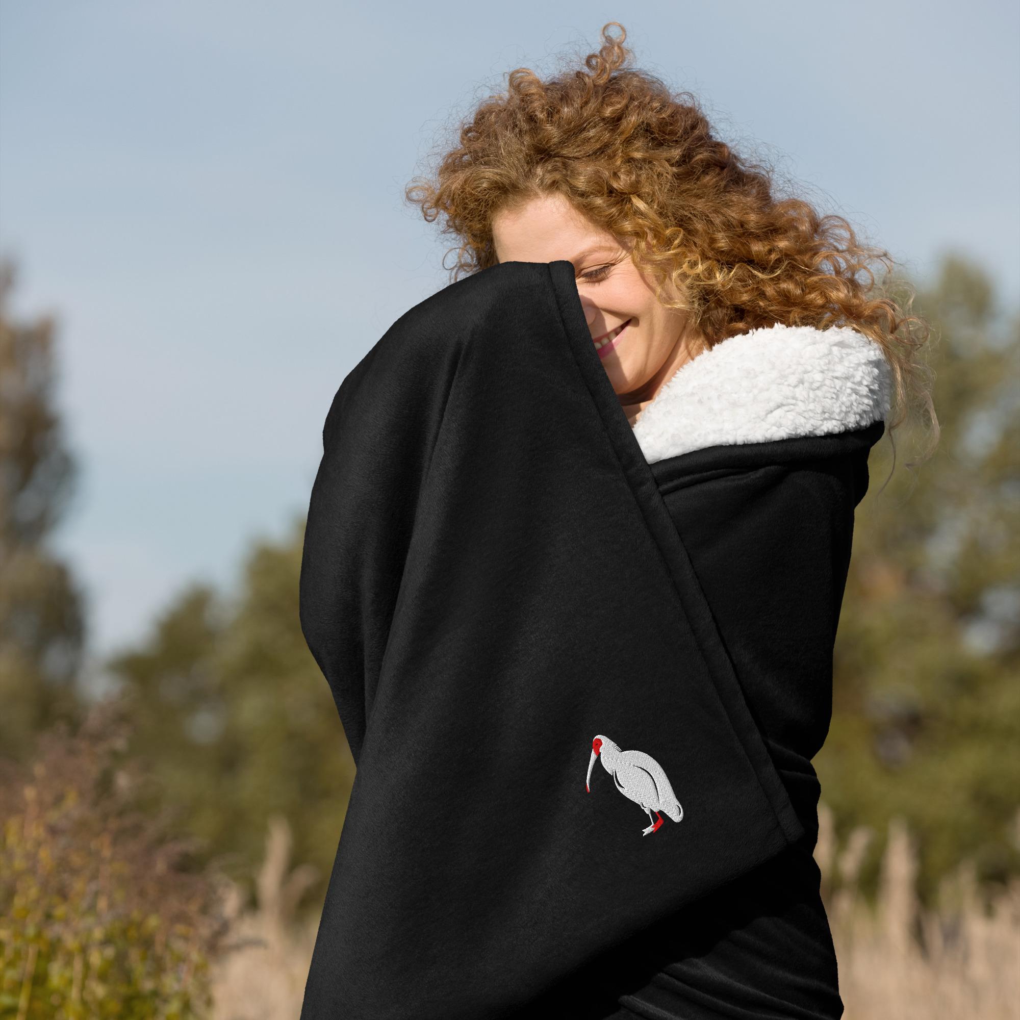 One Wear Ibis Solo – Premium Sherpa Blanket – White & Red - Image 3