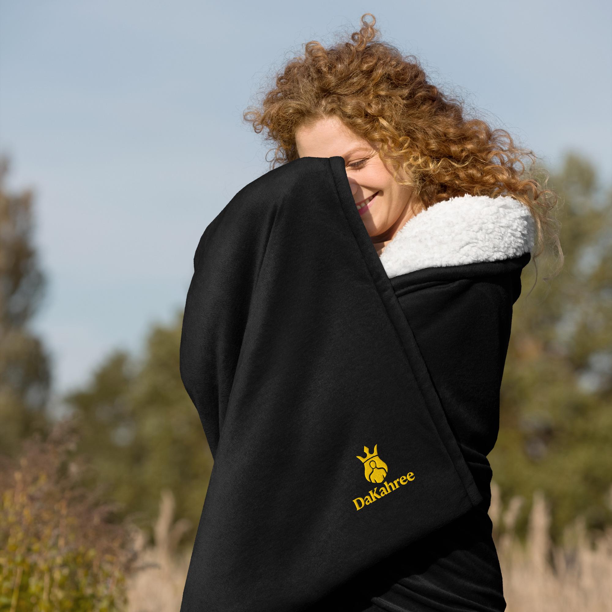 DaKahree: Signature Essentials™ – Premium sherpa blanket – Yellow Gold - Image 3