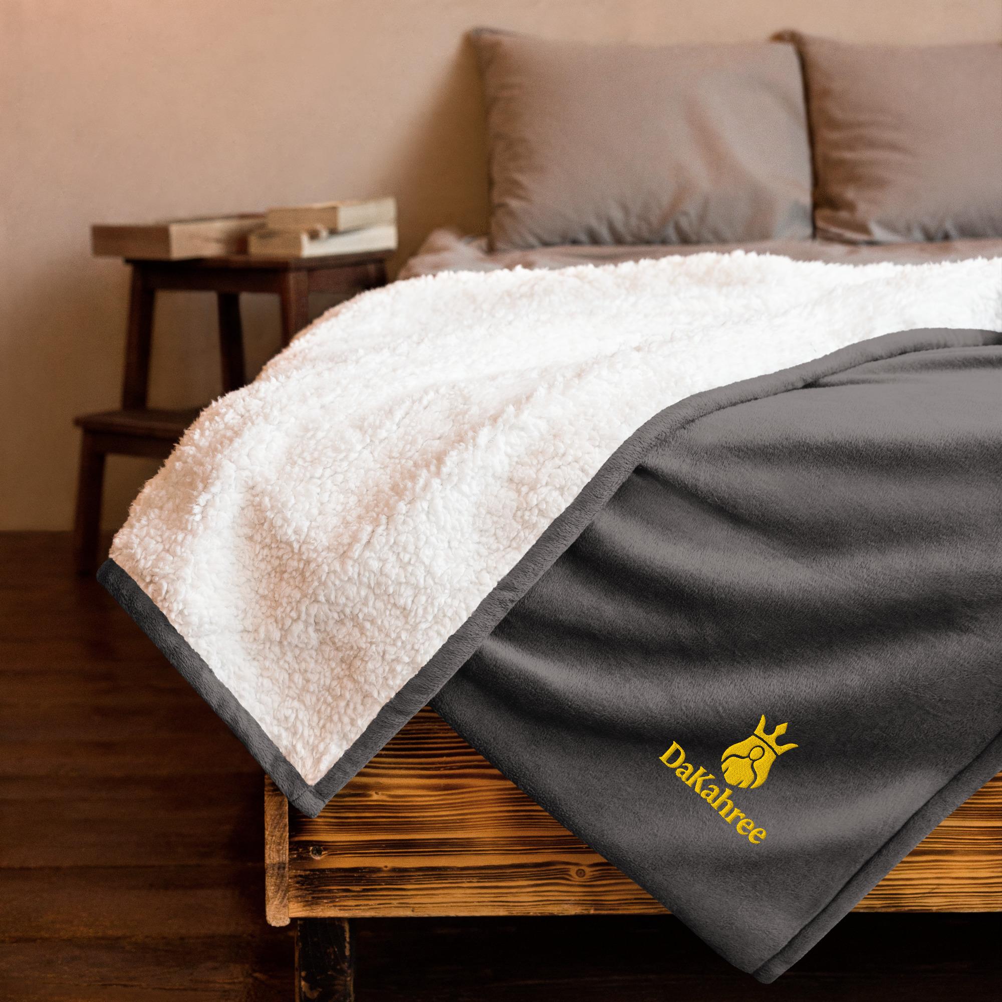 DaKahree: Signature Essentials™ – Premium sherpa blanket – Yellow Gold - Image 9