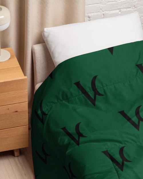 Varéluna: The VARÉ Crest™ – Comforter – Green & Black
