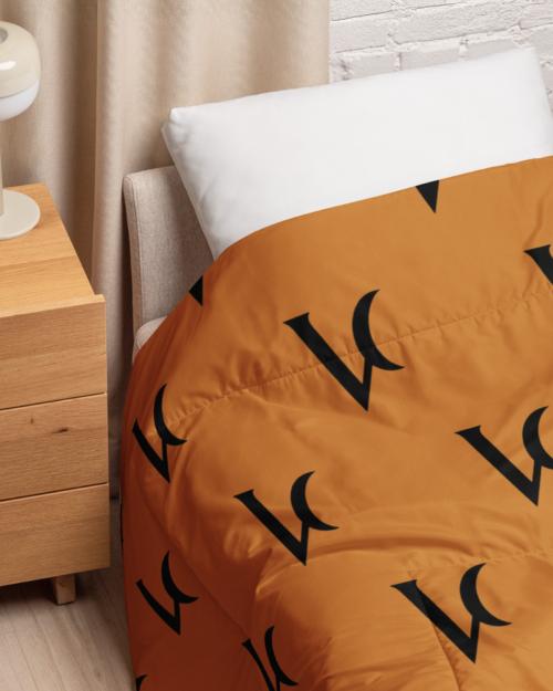 Varéluna: The VARÉ Crest™ – Comforter – Bronze & Black